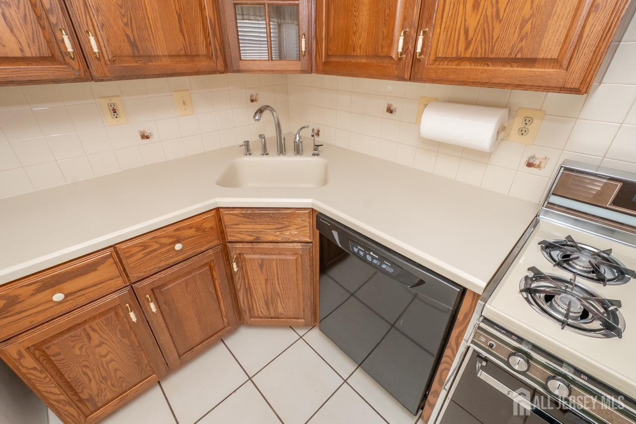 216 Yorkshire Court, Old Bridge, New Jersey image 4