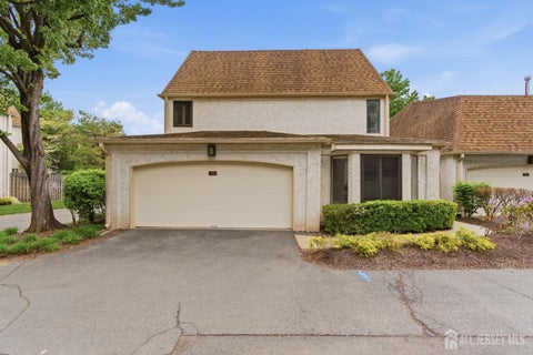 Condo For Sale - 76 Carriage Place<br/> Edison, NJ 08820