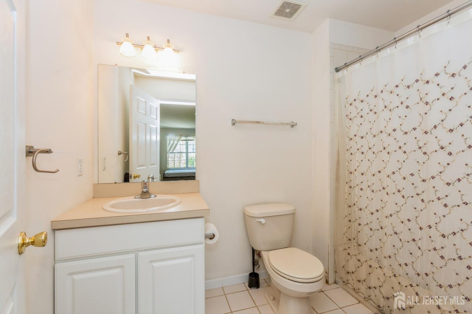 60 Forest Drive, Piscataway, New Jersey image 22