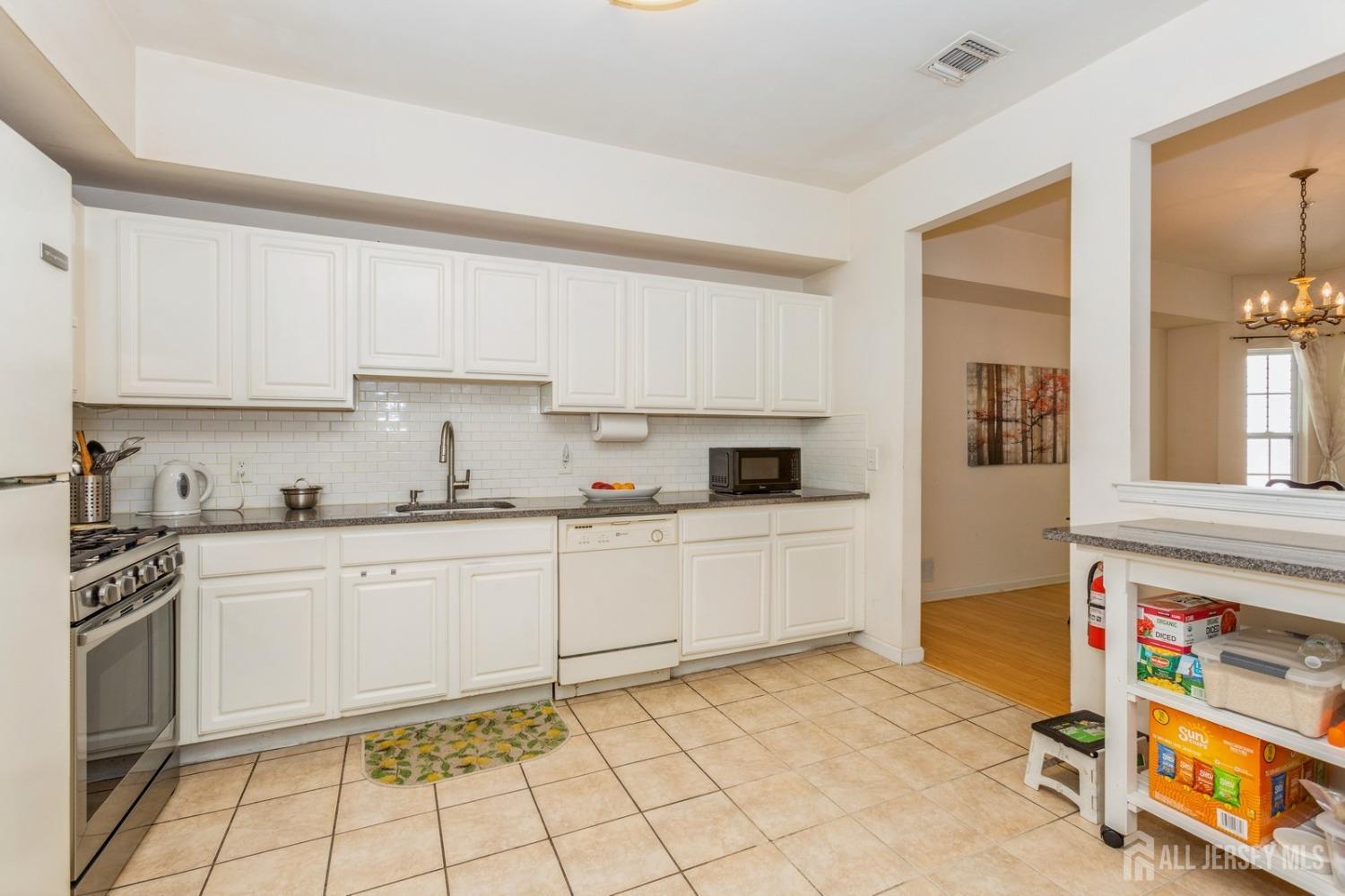 60 Forest Drive, Piscataway, New Jersey image 13