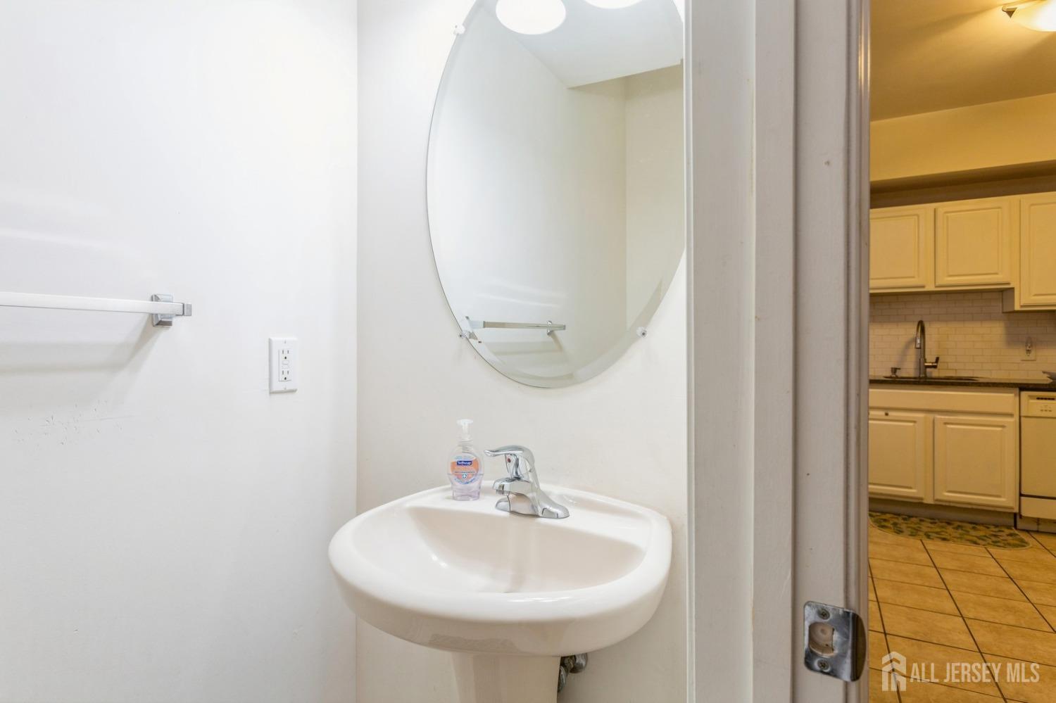 60 Forest Drive, Piscataway, New Jersey image 16
