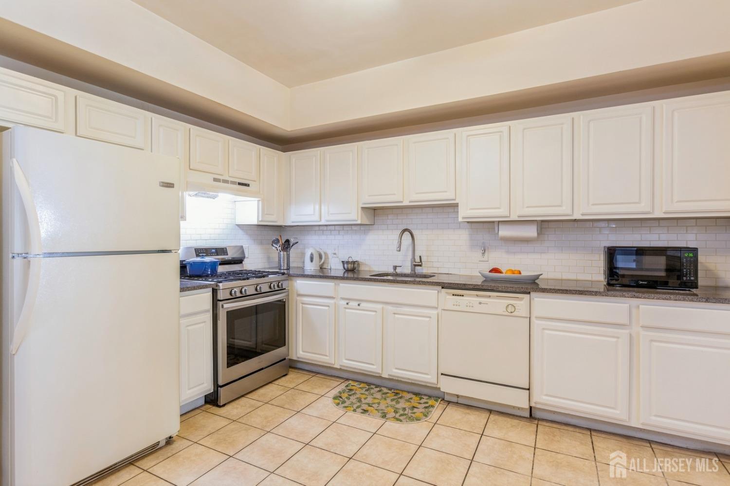 60 Forest Drive, Piscataway, New Jersey image 12