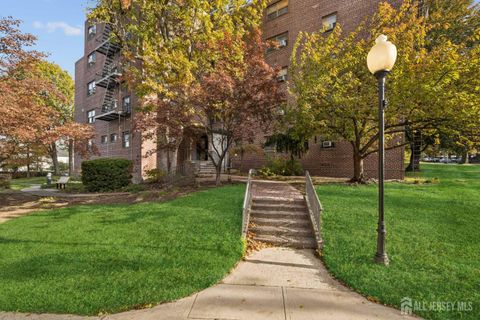 Homes For Sale - 501 Linwood Drive<br/> Fort Lee, NJ 07024