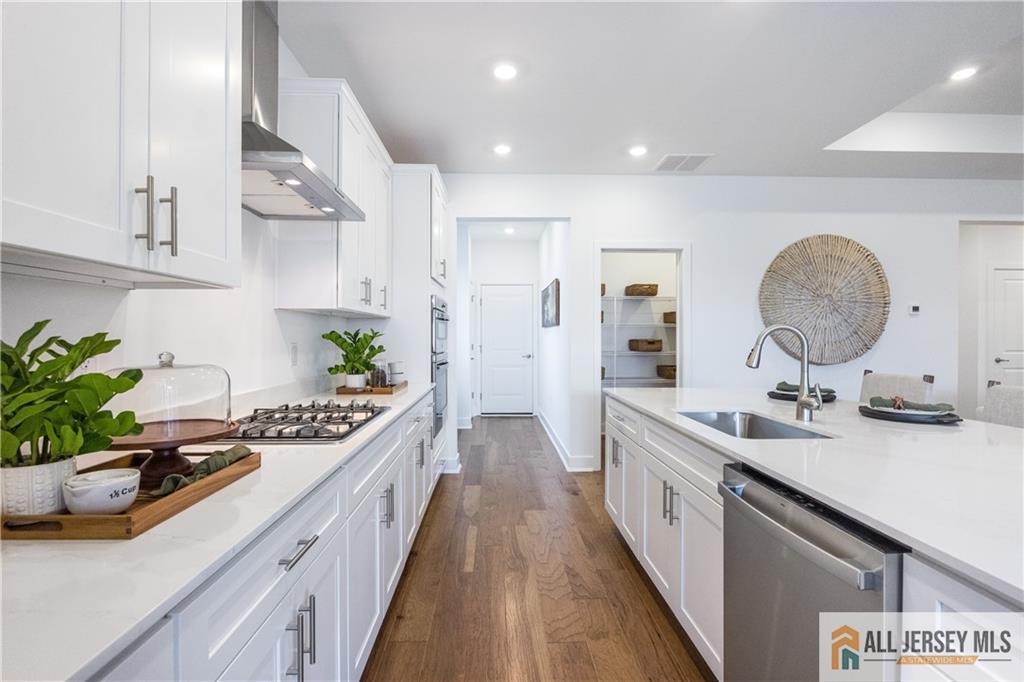 4 Longwood Drive