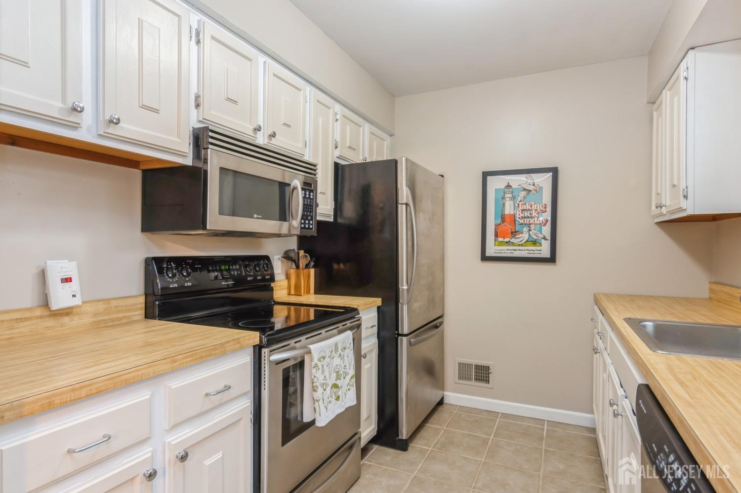 802 802 Wellington Place, Aberdeen, New Jersey image 12