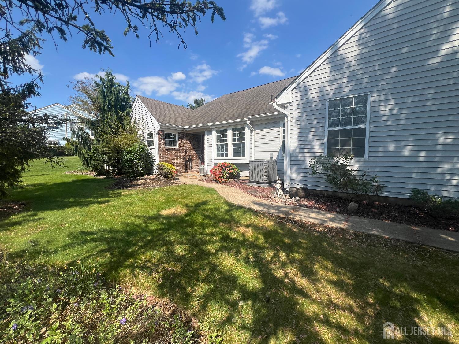16 Baltusrol Court, Monroe Township, New Jersey image 1