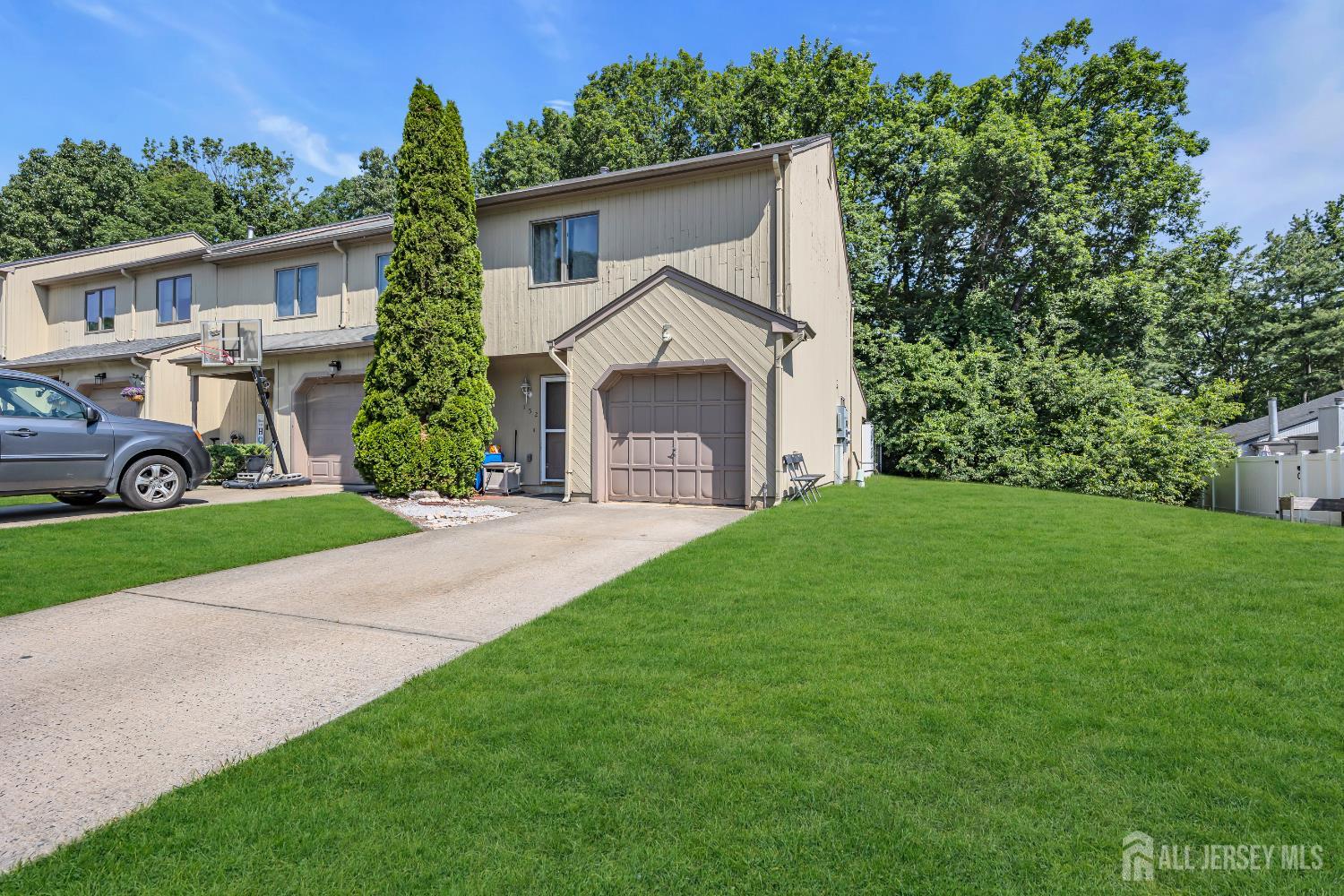 152 Redpine Loop, Old Bridge, New Jersey image 1