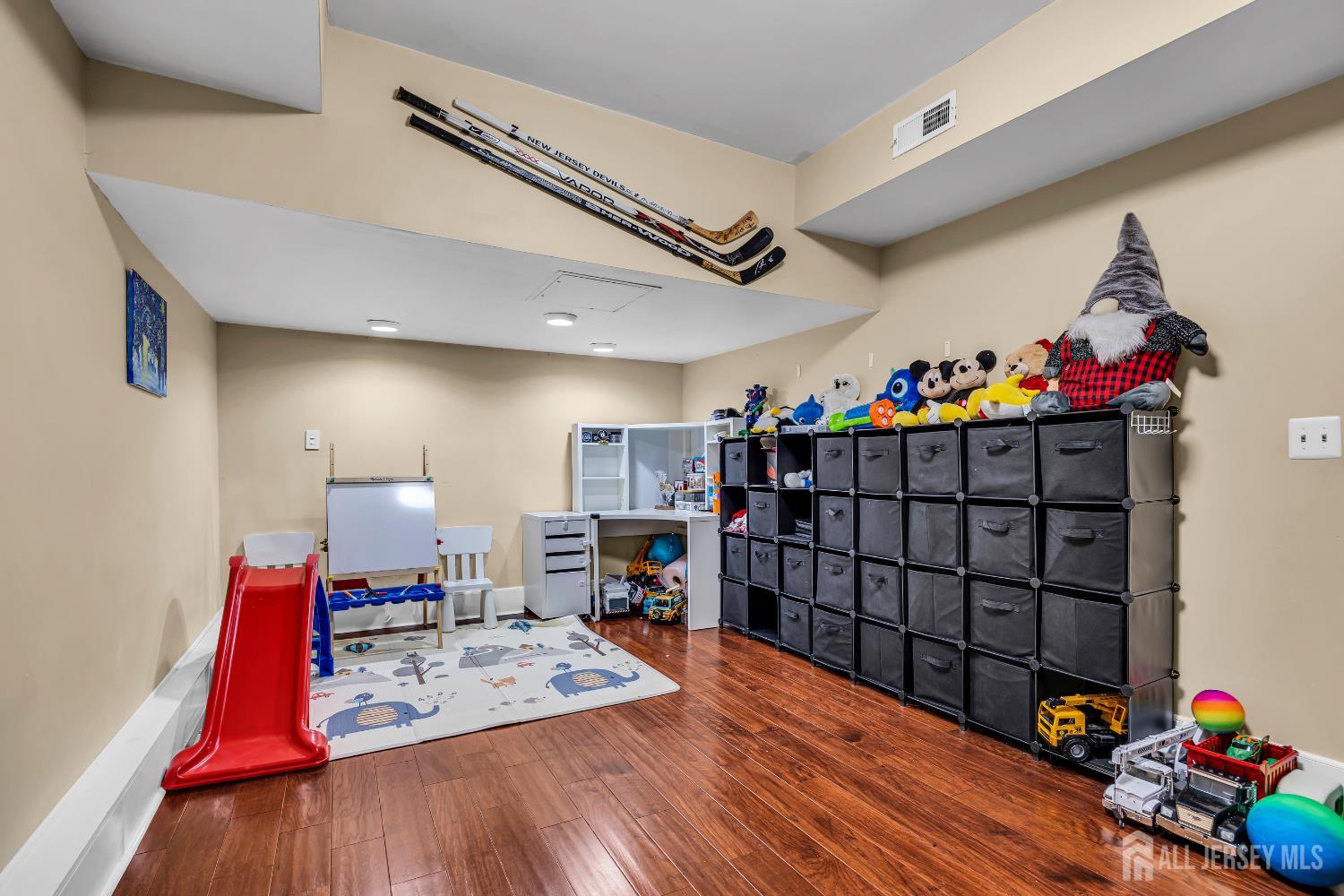 152 Redpine Loop, Old Bridge, New Jersey image 4