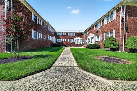Condo For Sale - 46 Gramercy Gardens #B<br/> Middlesex County, Middlesex, NJ 08846