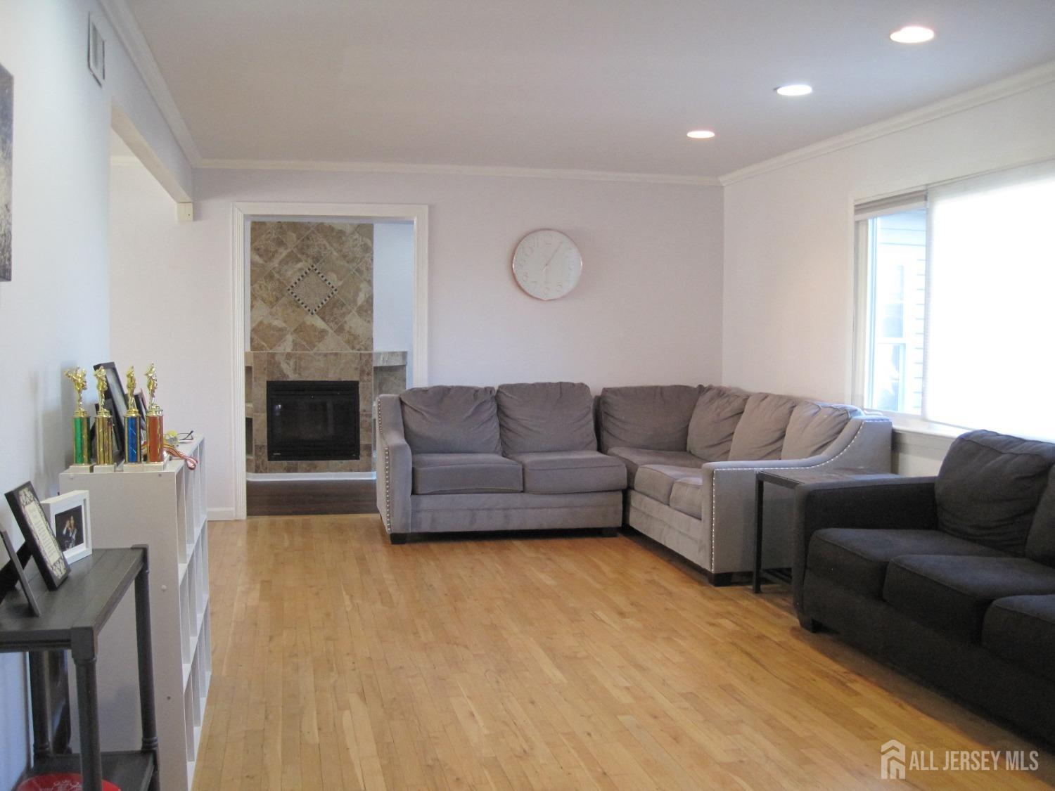 9 Salem Road, East Brunswick, New Jersey image 4