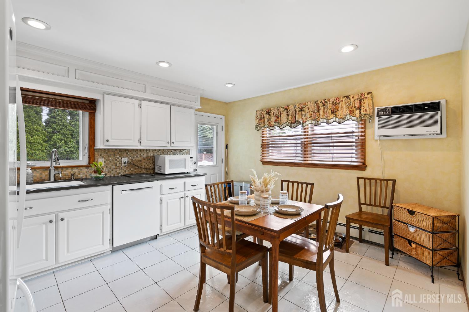25 Suydam Avenue, Edison, New Jersey image 6