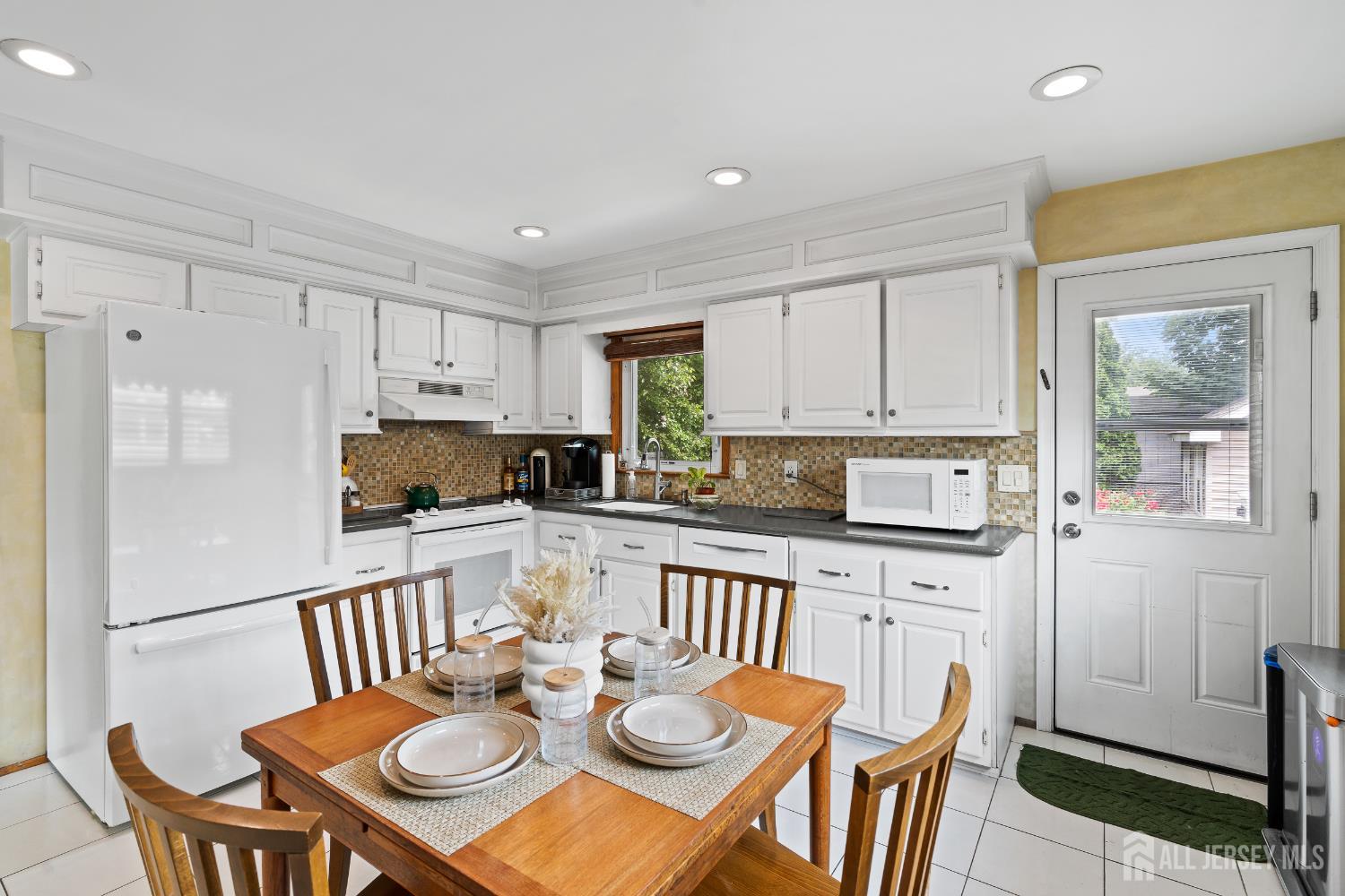 25 Suydam Avenue, Edison, New Jersey image 5