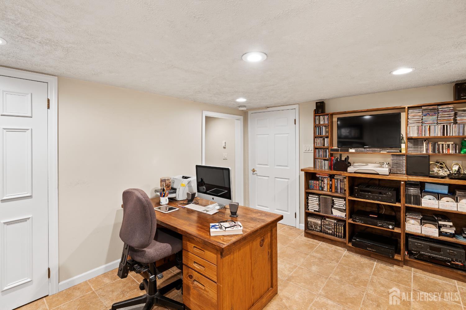 25 Suydam Avenue, Edison, New Jersey image 9