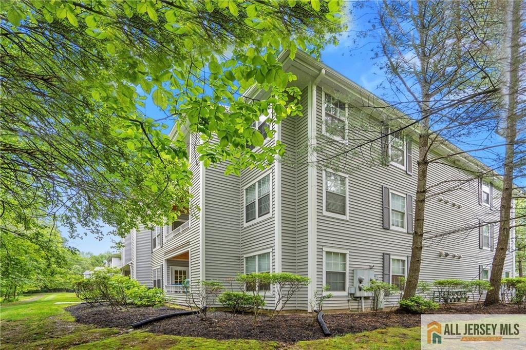 102 Raintree Court, Helmetta, New Jersey image 4