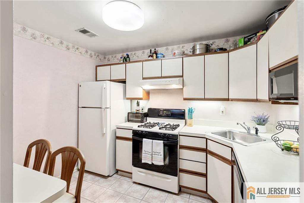 102 Raintree Court, Helmetta, New Jersey image 12