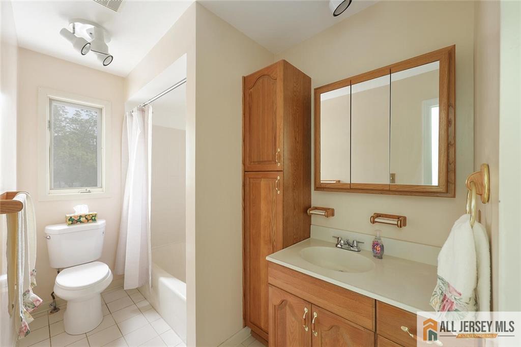 2 Westwood Circle, Edison, New Jersey image 21