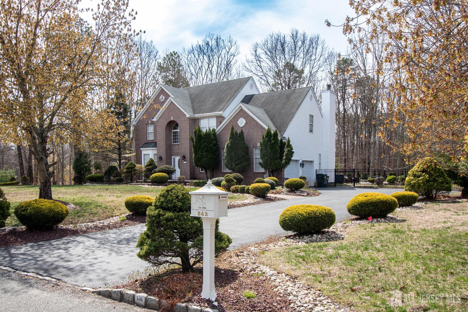 845 Woodbury Drive