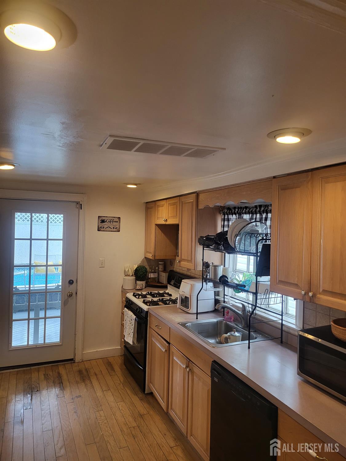 72 High Street, Perth Amboy, New Jersey image 21