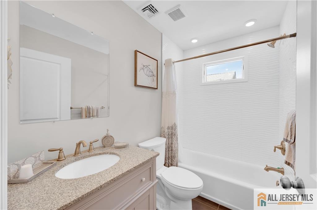 Lavallette, New Jersey, 08735, United States, 3 Bedrooms Bedrooms, ,2 BathroomsBathrooms,Residential,Active,2052125