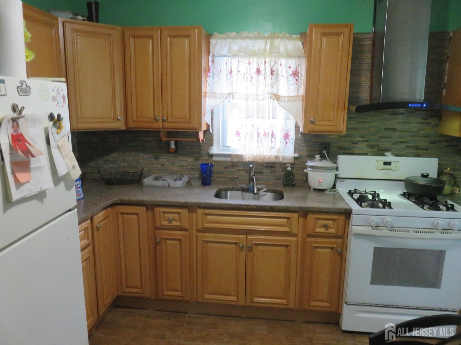 747 Catherine Street, Perth Amboy, New Jersey image 7