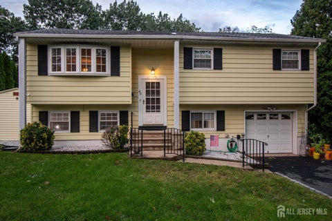 Homes For Sale - 45 Bradford Road<br/> Middlesex County, East Brunswick, NJ 08816