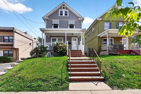 Homes For Sale - 722 Livingston Avenue<br/> North Brunswick, NJ 08902