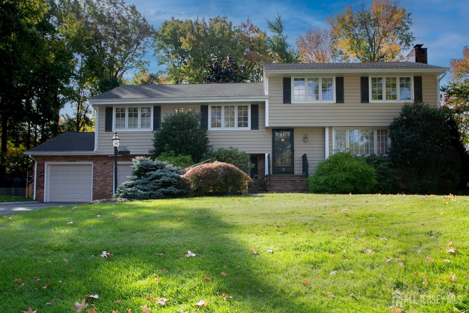 24 Huntington Road, Edison, New Jersey image 1