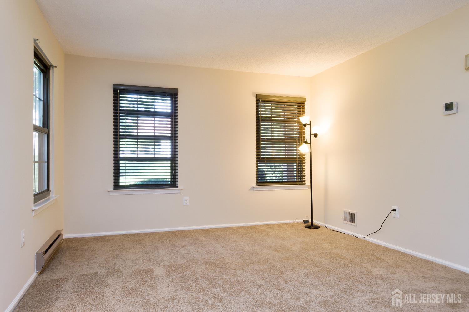 East Brunswick, New Jersey 08816, United States, 1 Bedroom Bedrooms, ,1 BathroomBathrooms,Residential,Active,153392