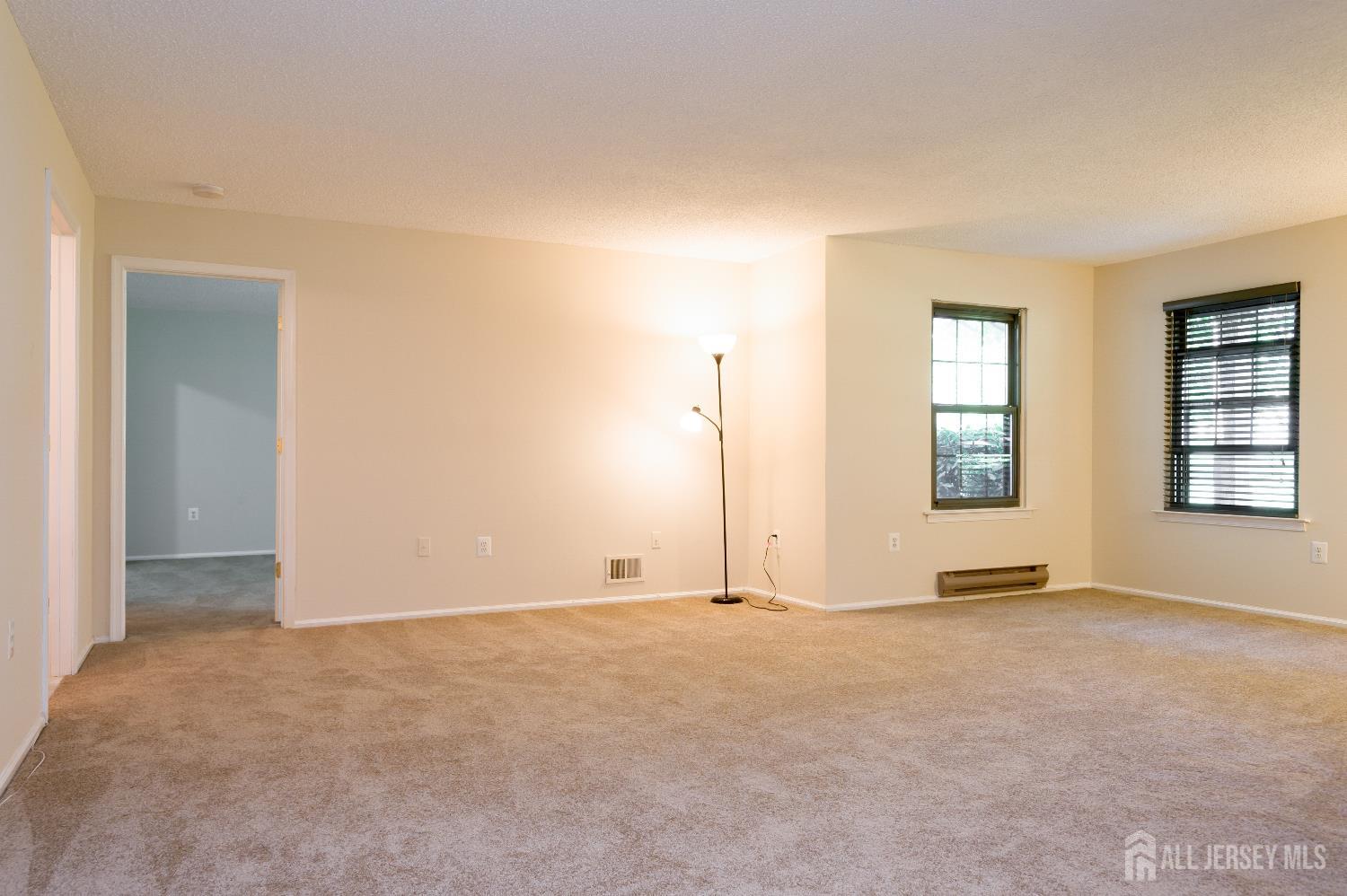 East Brunswick, New Jersey 08816, United States, 1 Bedroom Bedrooms, ,1 BathroomBathrooms,Residential,Active,153392