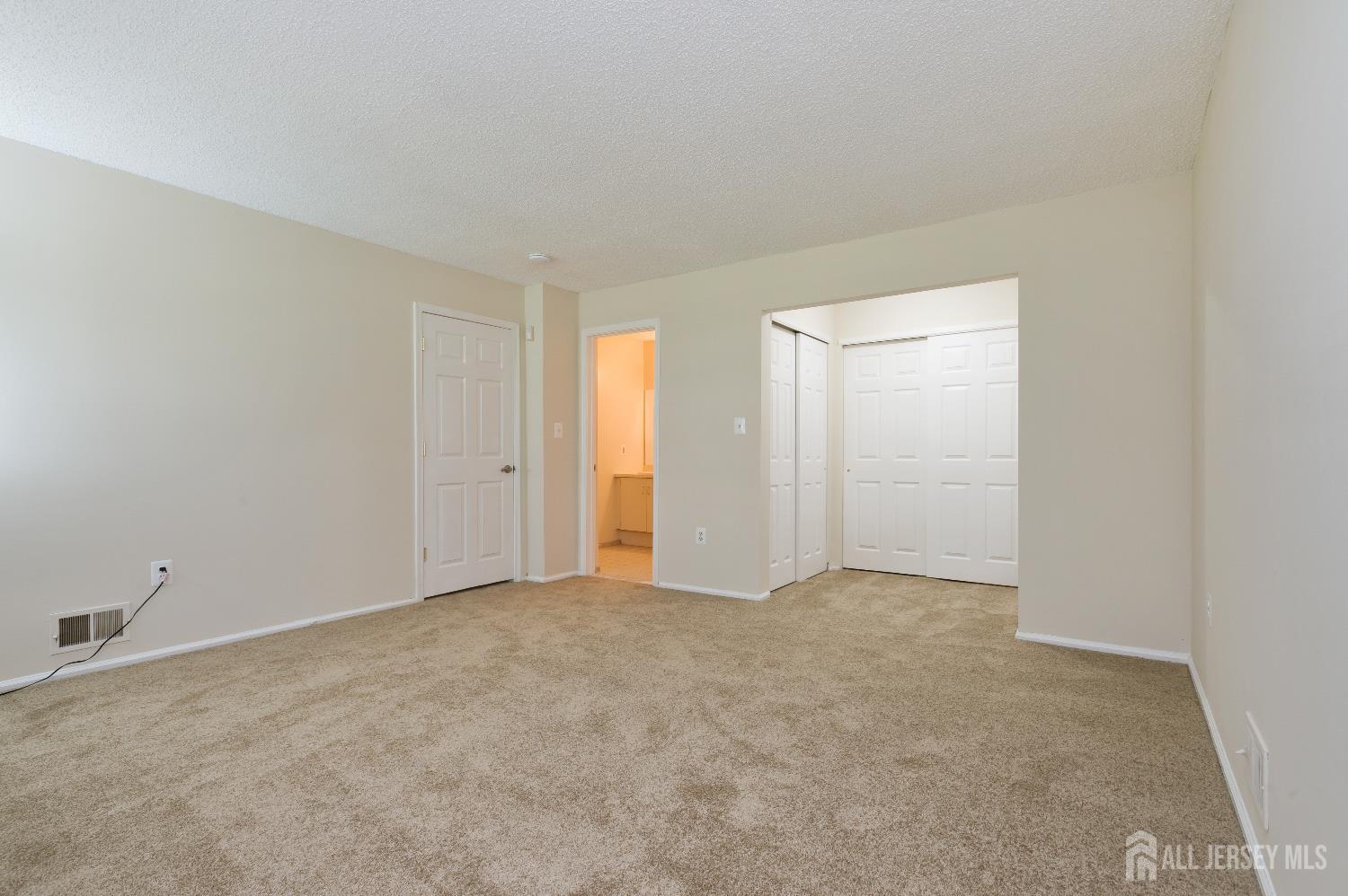 East Brunswick, New Jersey 08816, United States, 1 Bedroom Bedrooms, ,1 BathroomBathrooms,Residential,Active,153392