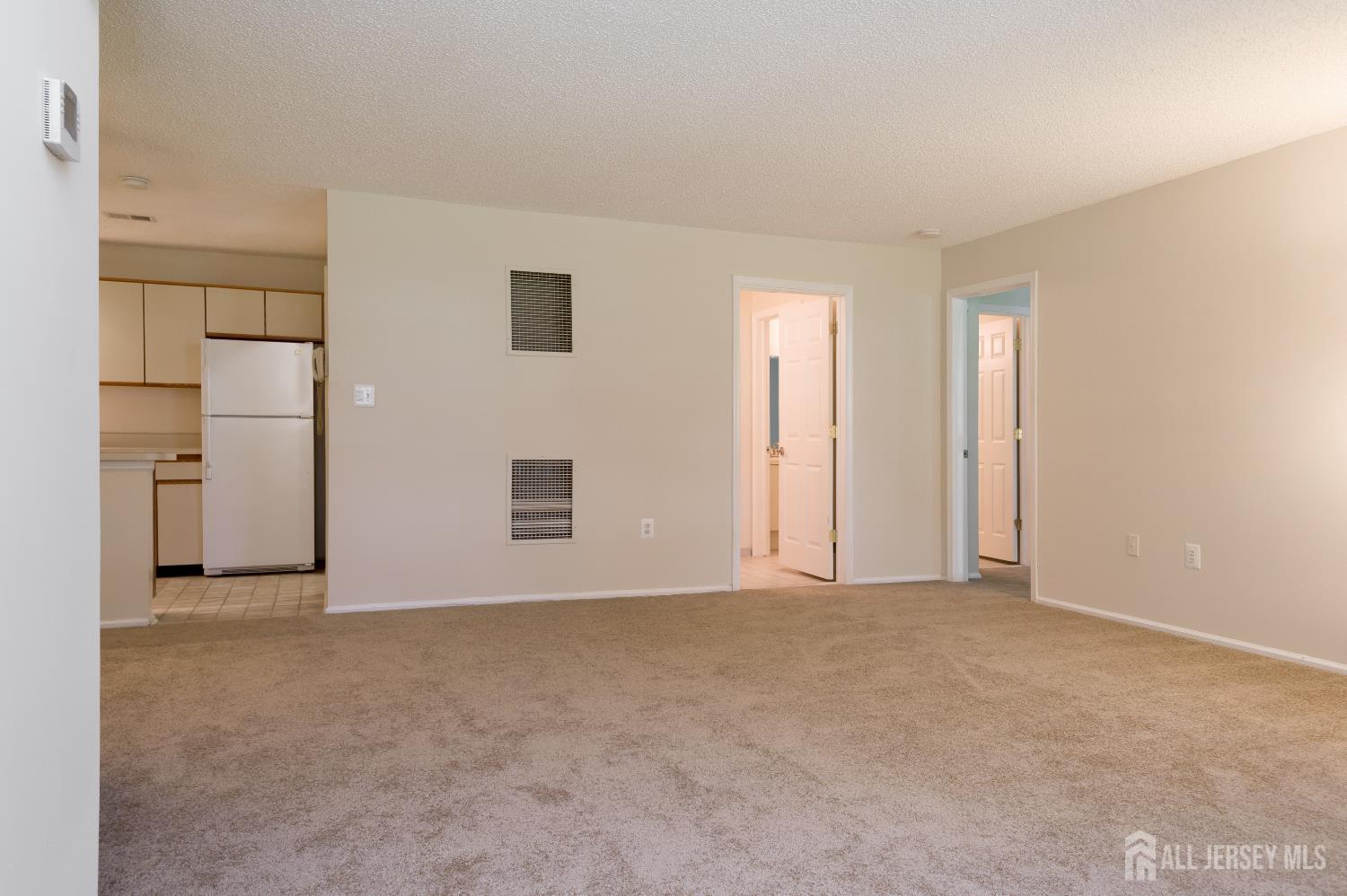 East Brunswick, New Jersey 08816, United States, 1 Bedroom Bedrooms, ,1 BathroomBathrooms,Residential,Active,153392