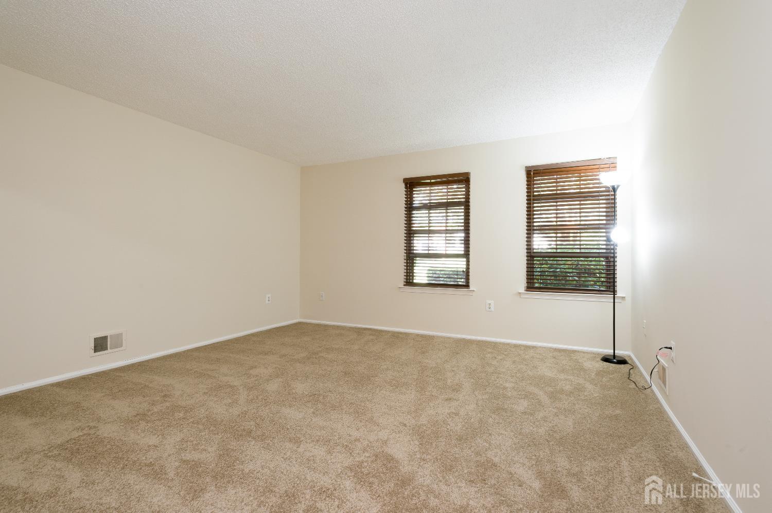 East Brunswick, New Jersey 08816, United States, 1 Bedroom Bedrooms, ,1 BathroomBathrooms,Residential,Active,153392