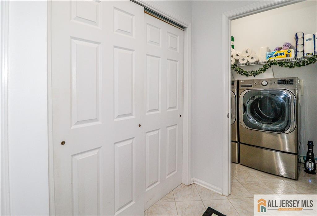 11 Markham Circle, Old Bridge, New Jersey image 16