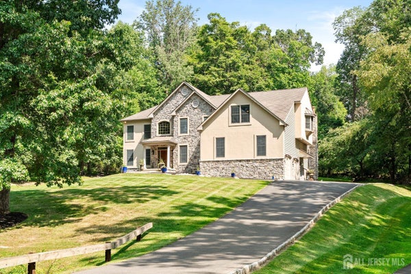 12 MOUNTAINVIEW CT, EWING, NJ 08628 - Image d5fd7bbd0d9d0844de0f2ea6eec5dcb7/3285434739