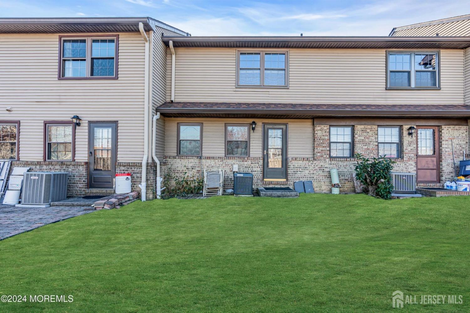 6 Village Green Way, Hazlet, New Jersey image 3