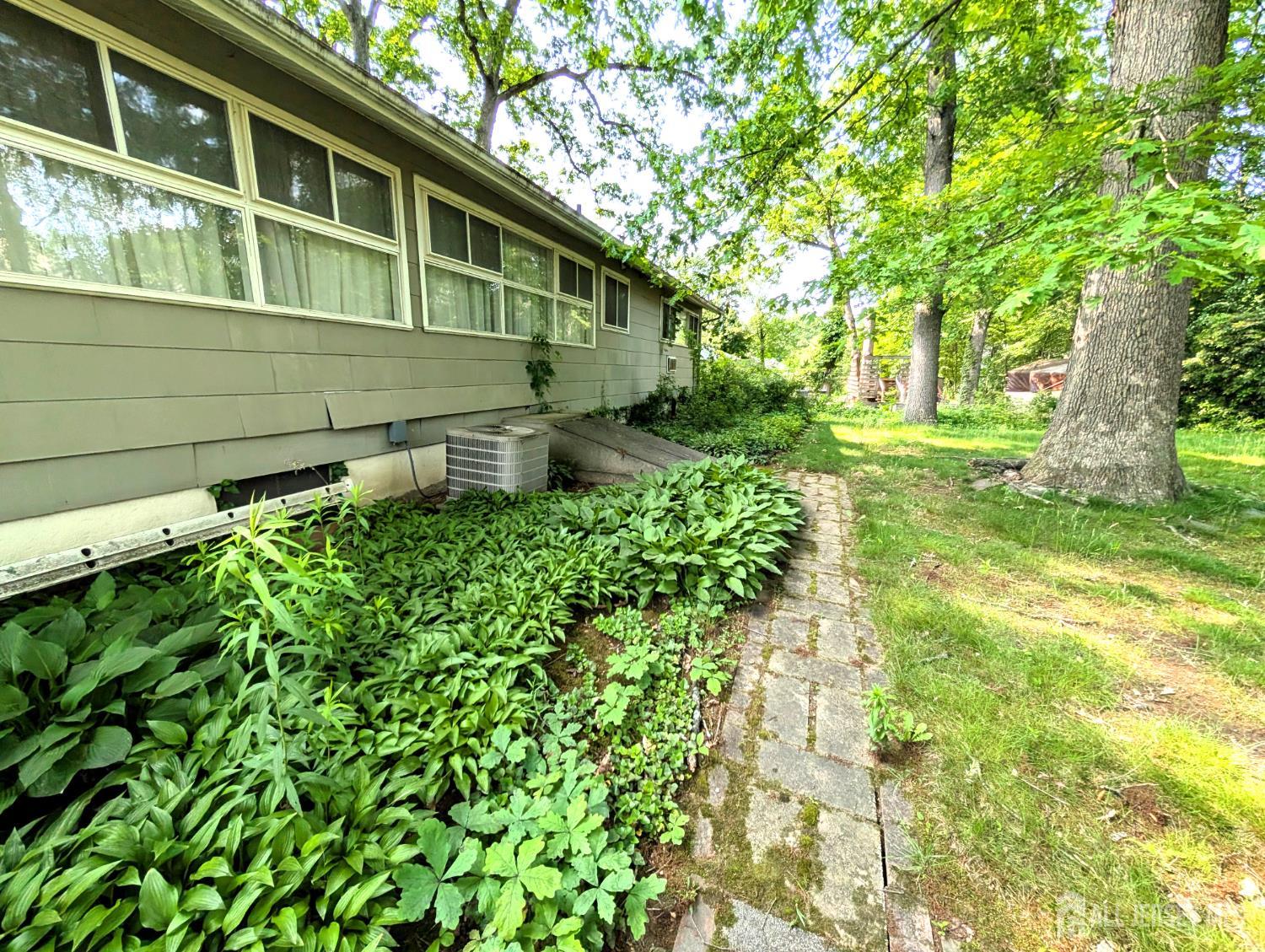 28 Tanglewood Lane, East Brunswick, New Jersey image 31