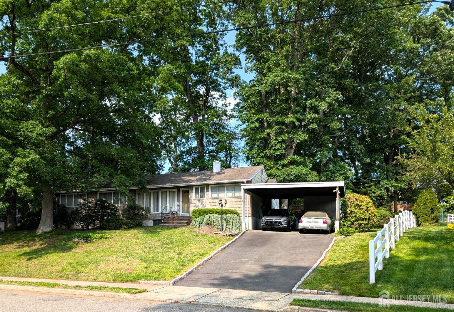 28 Tanglewood Lane, East Brunswick, New Jersey image 1