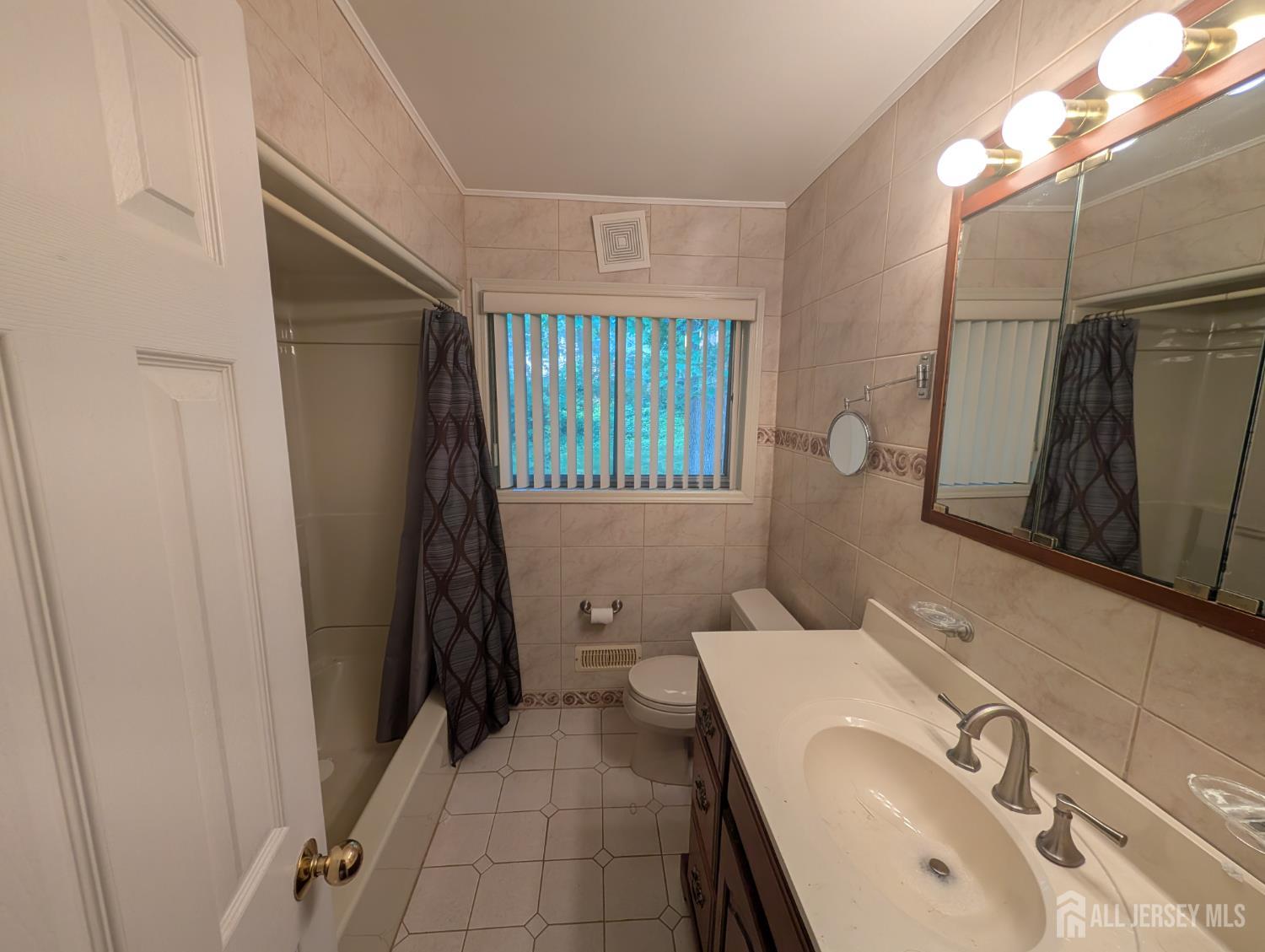 28 Tanglewood Lane, East Brunswick, New Jersey image 22