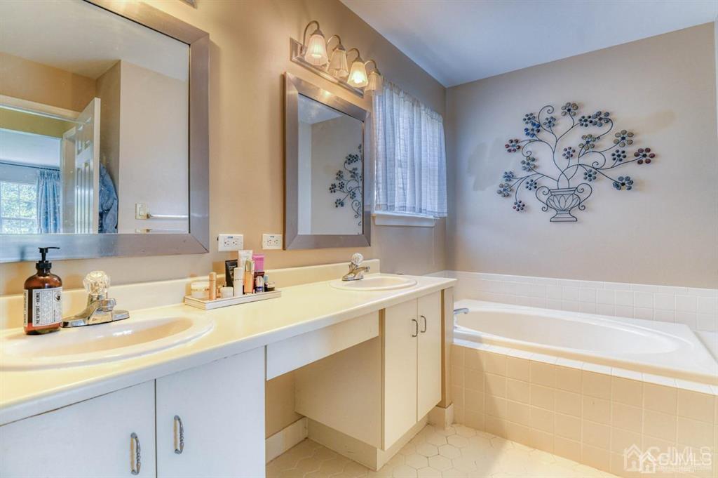 18 Bucknell Drive, East Brunswick, New Jersey image 14