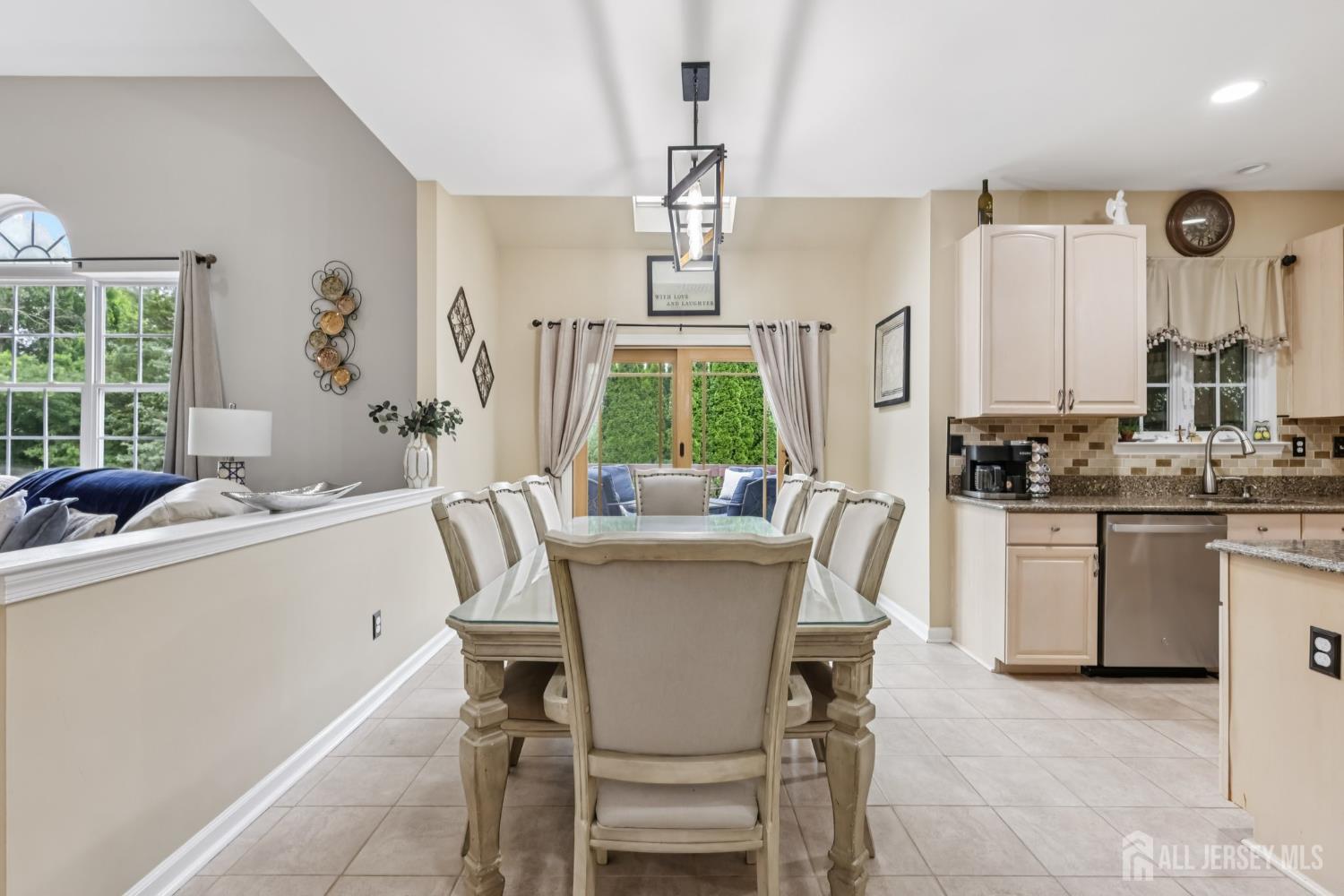 Franklin Twsp, New Jersey 08540, United States, 4 Bedrooms Bedrooms, ,4 BathroomsBathrooms,Residential,Active,162684