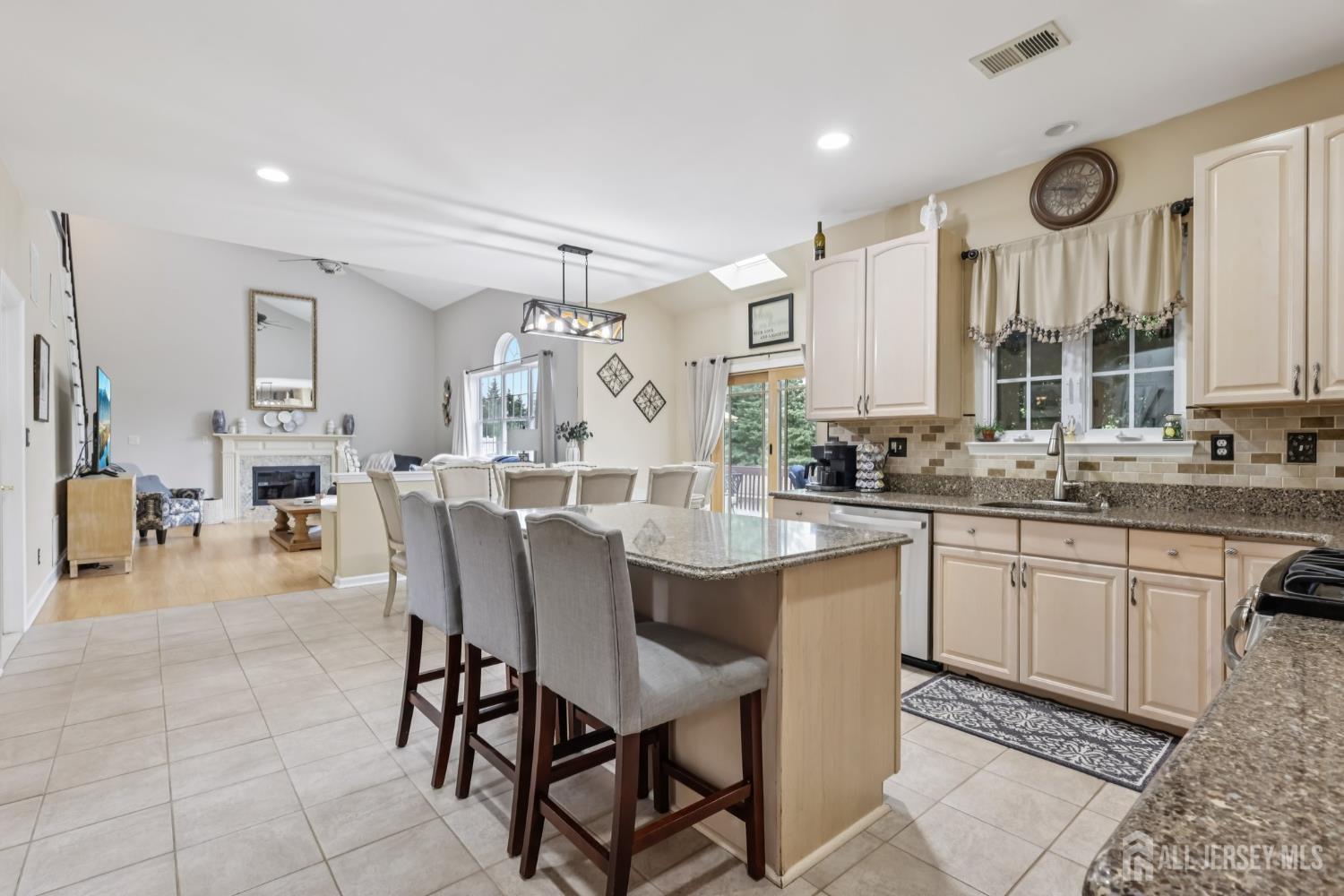 Franklin Twsp, New Jersey 08540, United States, 4 Bedrooms Bedrooms, ,4 BathroomsBathrooms,Residential,Active,162684