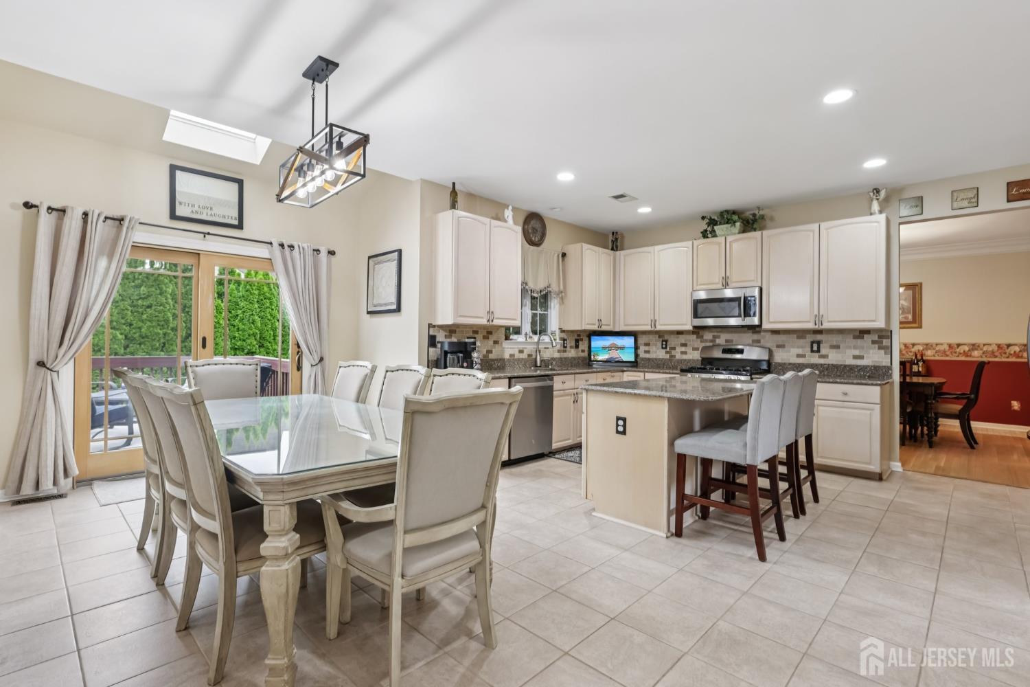 Franklin Twsp, New Jersey 08540, United States, 4 Bedrooms Bedrooms, ,4 BathroomsBathrooms,Residential,Active,162684