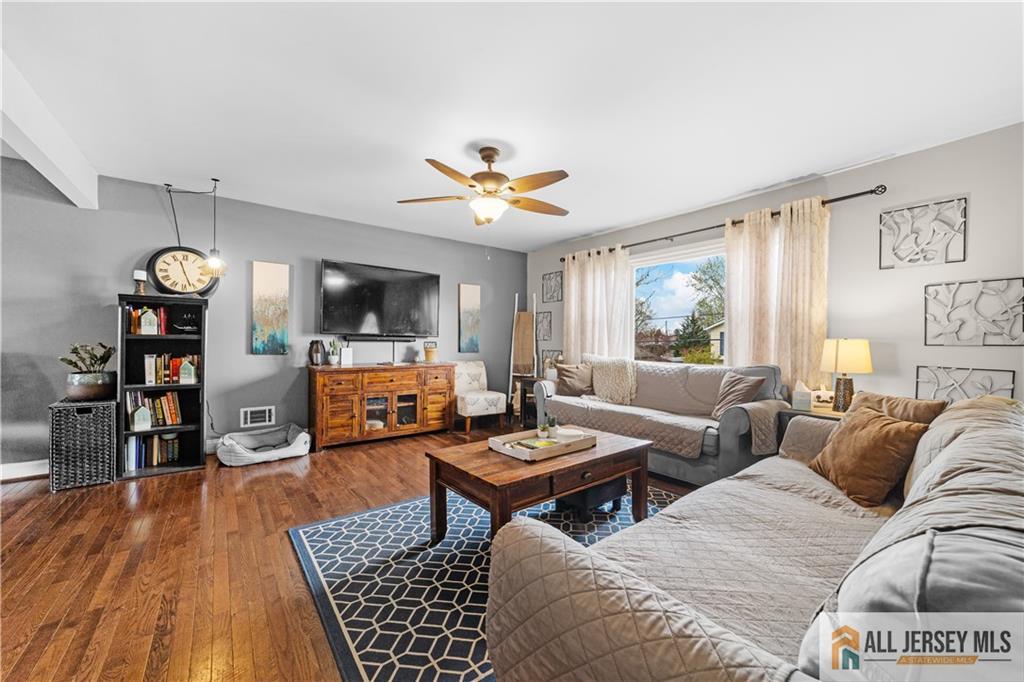 38 Evergreen Terrace, Monroe Township, New Jersey image 4