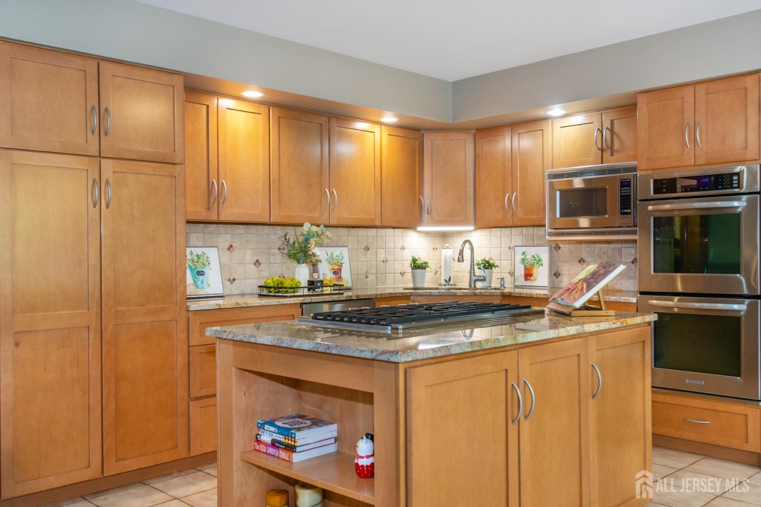 13 Clinton Avenue, Edison, New Jersey image 18