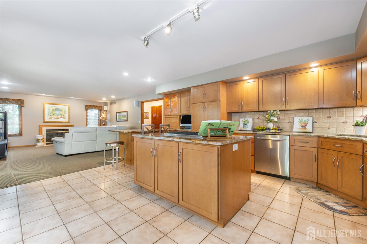 13 Clinton Avenue, Edison, New Jersey image 20