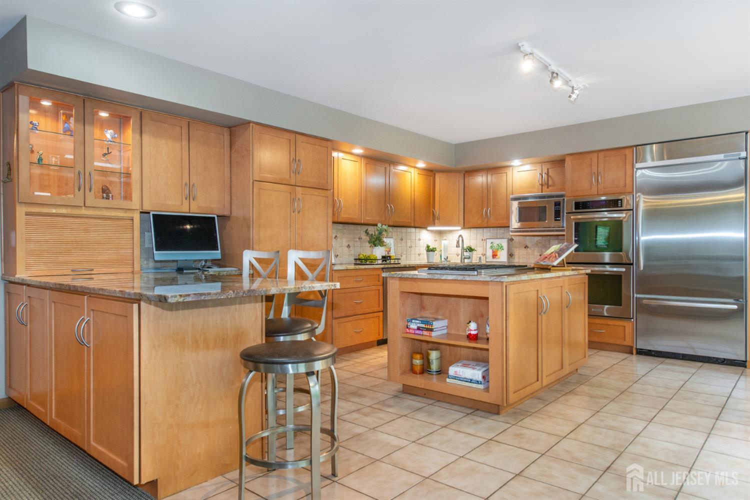 13 Clinton Avenue, Edison, New Jersey image 17
