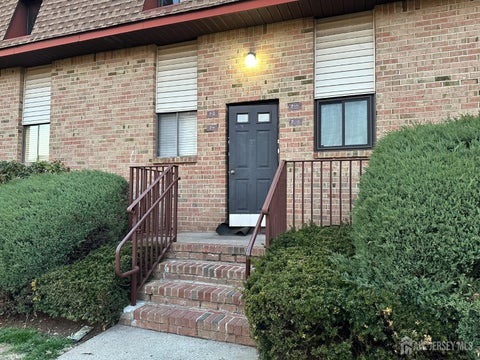 Condo For Sale - 710 N Oaks Boulevard<br/> North Brunswick, NJ 08902
