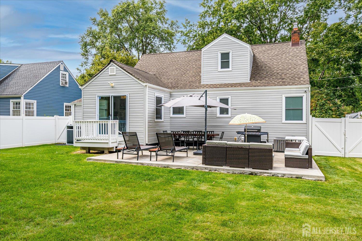 Rahway, New Jersey 07065, United States, 4 Bedrooms Bedrooms, ,2 BathroomsBathrooms,Residential,Active,240393