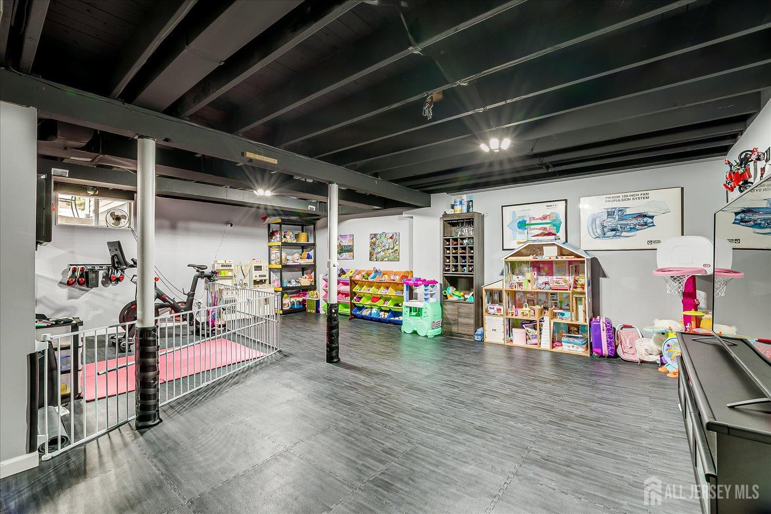 Rahway, New Jersey 07065, United States, 4 Bedrooms Bedrooms, ,2 BathroomsBathrooms,Residential,Active,240393