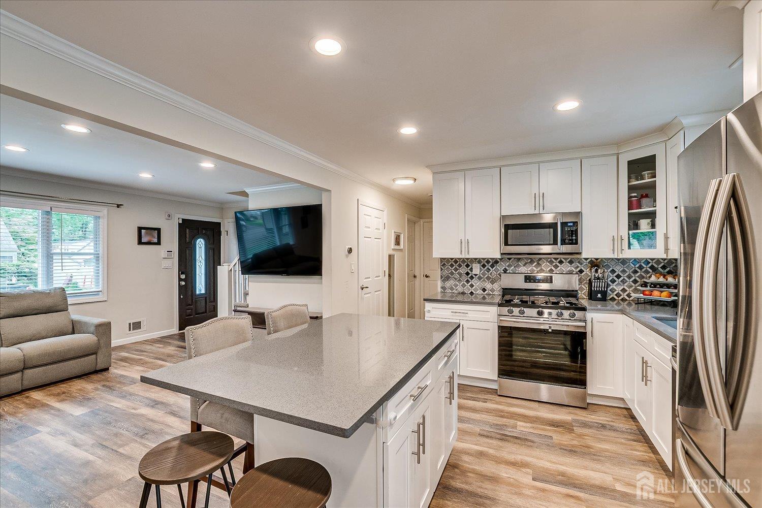 Rahway, New Jersey 07065, United States, 4 Bedrooms Bedrooms, ,2 BathroomsBathrooms,Residential,Active,240393